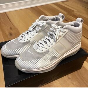 Nike LeBron Icon
John Elliott Summit White Size 10.5 Men’s